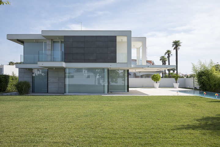 Uniqueness and design: distinctive elements of this complex of wonderful villas in Jesolo